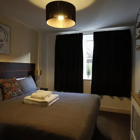 High Street - 2Bd Apt - King Beds - Parking - Wise Stays Southampton Exterior photo