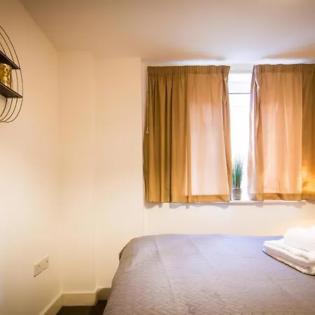 High Street - 2Bd Apt - King Beds - Parking - Wise Stays Southampton Exterior photo